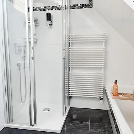 Appartement Glanzexperts Auszeit Bei Berlin Balkon Kicker & Disneyplus