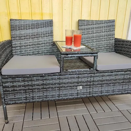 Glanzexperts Auszeit Bei Berlin Balkon Kicker & Disneyplus