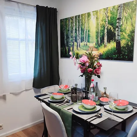 Glanzexperts Auszeit Bei Berlin Balkon Kicker & Disneyplus Appartement Zossen